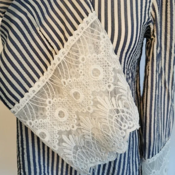 H&M Blue/White Blouse - Sz 2 - Picture 5 of 8